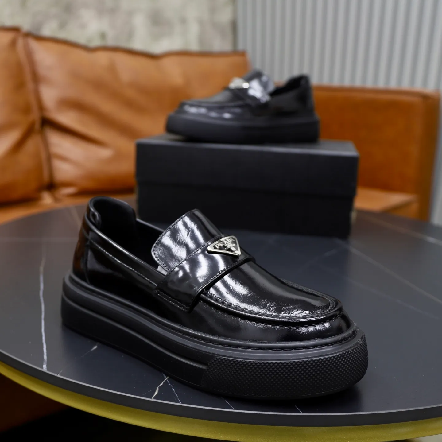 Ex-factory price: 500💰🙅‍♂️🙅‍♂️🙅‍♂️ Brand: PRADA Standard code: Men's code 38-44 (45 can be customized) Grade: Same style as the official website Original order quality Material: Original cowhide surface Comfortable lining Original outsole Style category: Men's fashionable casual leather shoes Distinguished big-name luxury elements Top luxury Color: Color of the actual picture